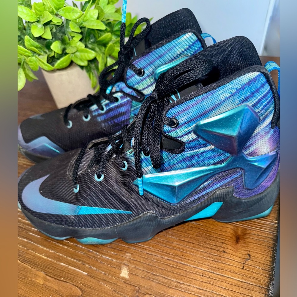 Nike LeBron XIII